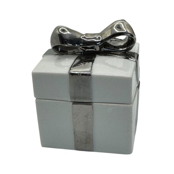 Lefton Porcelain Gift Box Shaped Trinket Holder With Silver Bow Accent - Picture 4 of 9